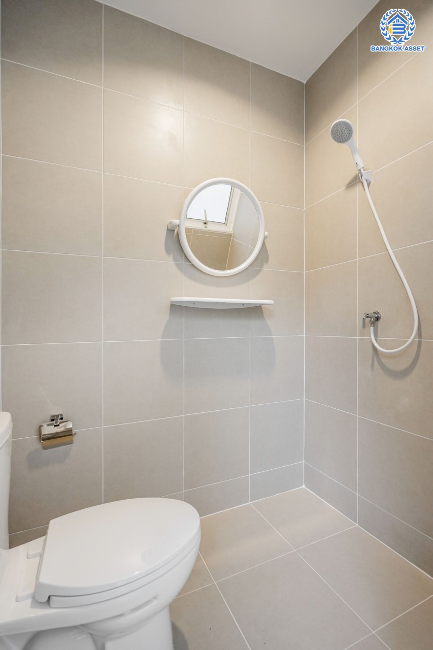 บ้านมือสองตกแต่งใหม่ ม.บางกอกบูเลอวาร์ด ราชพฤกษ์-พระราม5 เนื้อที่ 69 ตร.ว. บนสังคมคุณภาพ SC Asset* ฟังก์ชันพร้อม 3 ห้องนอน 4 ห้องน้ำ 1 ห้องแม่บ้าน จอดรถได้ 2 คัน บนทำเลติดถนนราชพฤกษ์ ใกล้วงเวียนพระรามห้า, ทางด่วนศรีรัช และเพียง 10 ถึงรถไฟฟ้า "สถานีบางรักใหญ่"